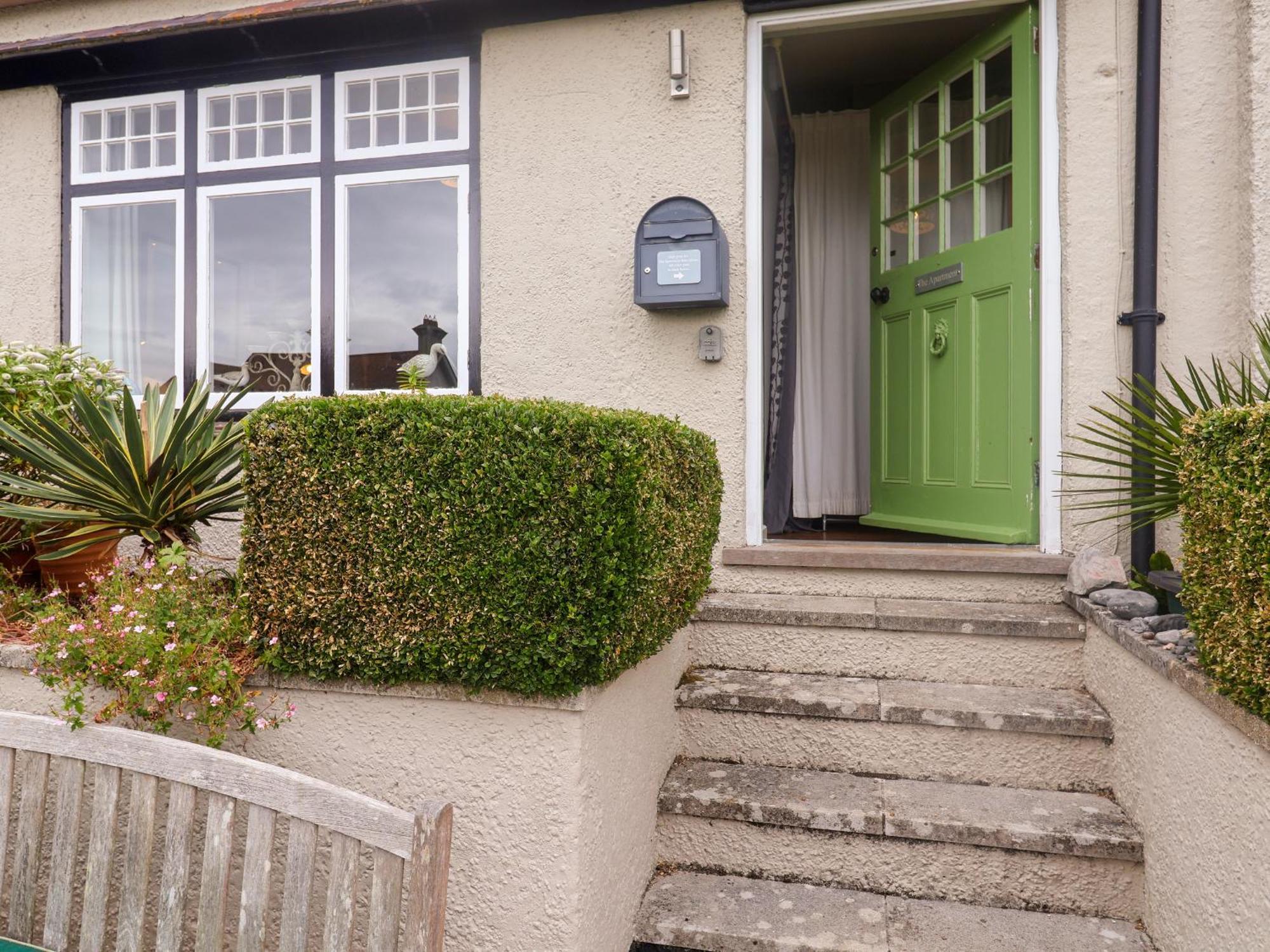 The Apartment At Queen Anne'S Lodge Lyme Regis Exterior photo