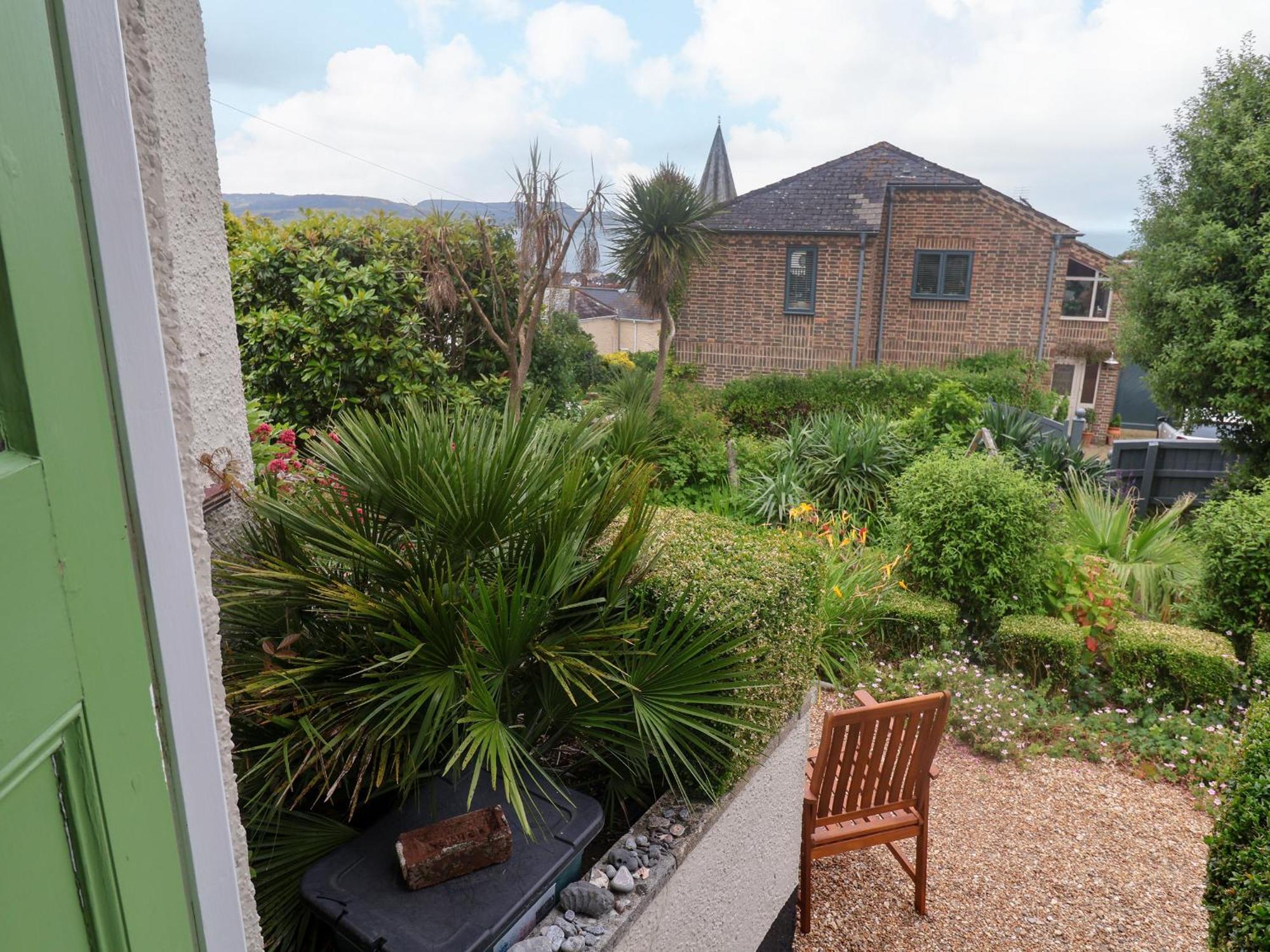 The Apartment At Queen Anne'S Lodge Lyme Regis Exterior photo